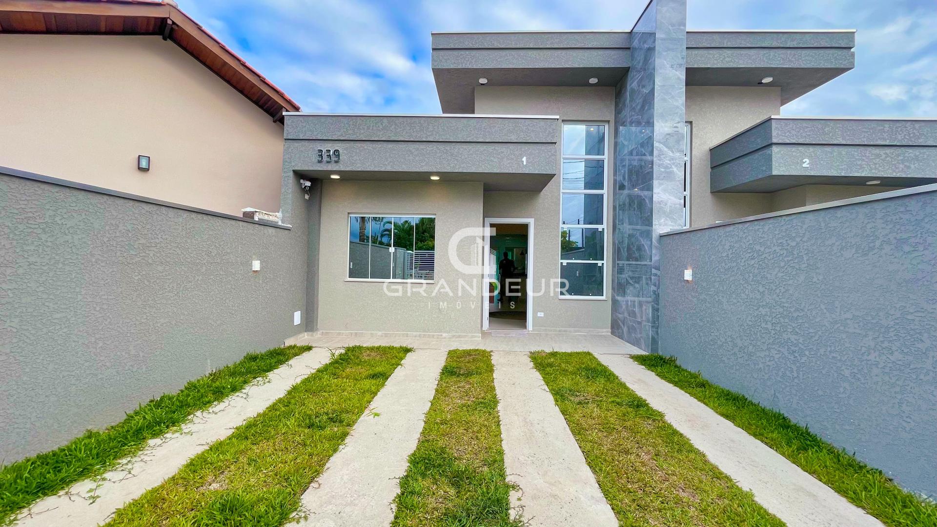 Casa Moderna com Piscina a 2,5 Quadras do Mar - Conforto e Laz...