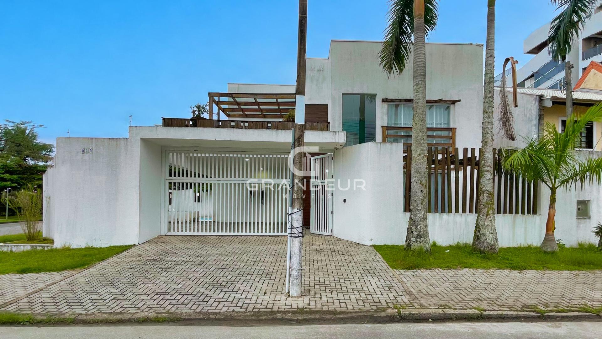 Sobrado Alto Padrão no Centro de Guaratuba a 200 metros da praia