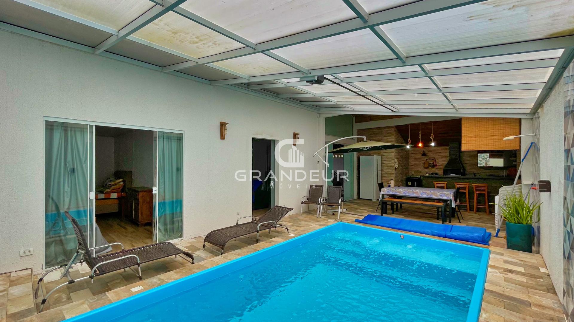 Casa com piscina coberta retrátil e área gourmet em Guaratuba PR