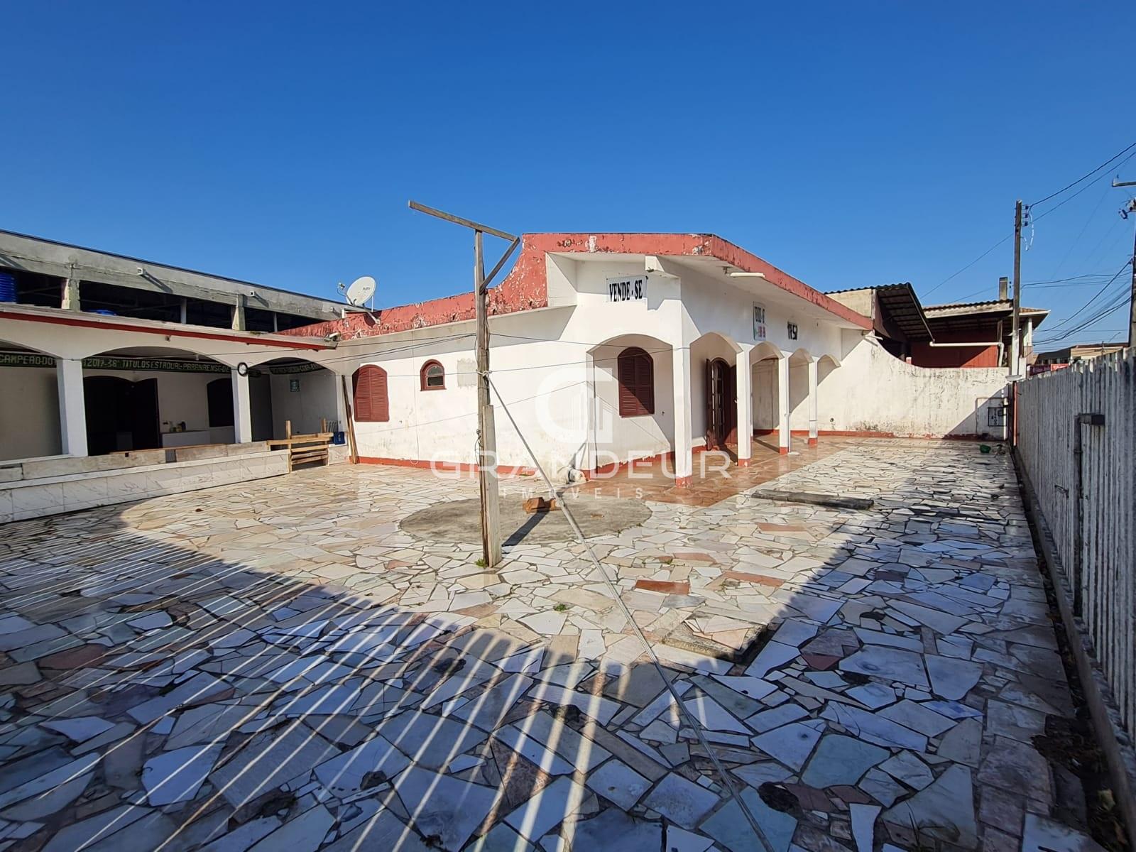 Terreno com três casas a venda no bairro Piçarras Guaratuba co...