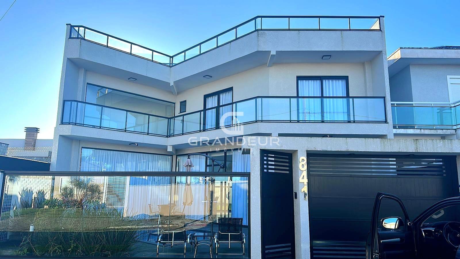 Sobrado com cobertura no Balneario Atami em Pontal do Parana a...