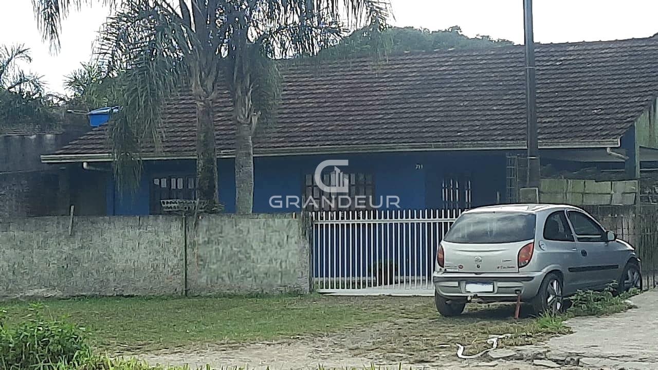 Casa com 3 quartos a 900m do mar no Coroados Guaratuba