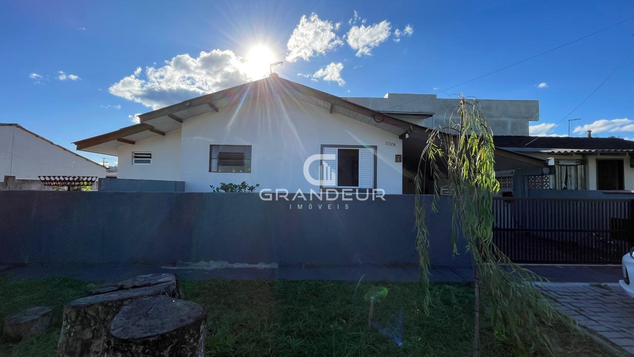 Casa ampla à venda no bairro Cohapar em Guaratuba PR com 4 qua...