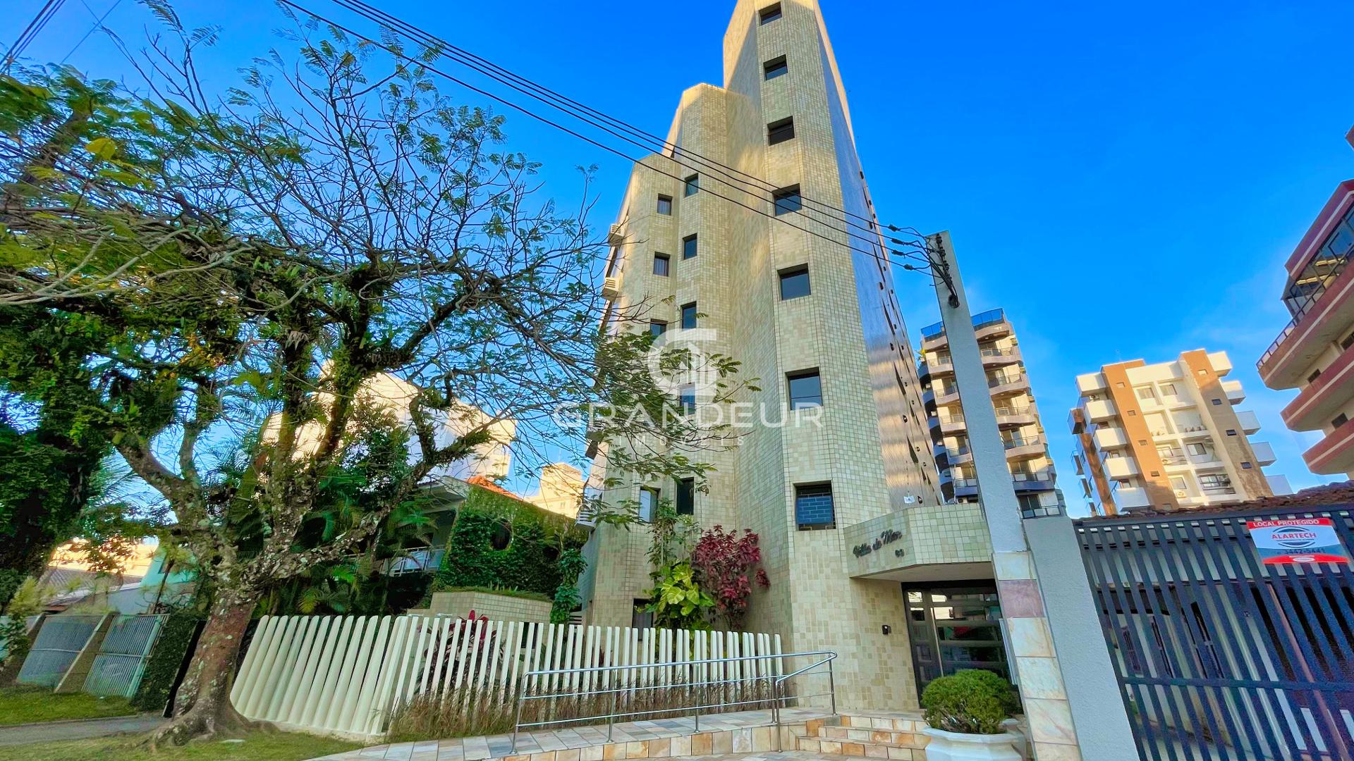Apartamento com Piscina e Sacada Gourmet na Praia Central de G...