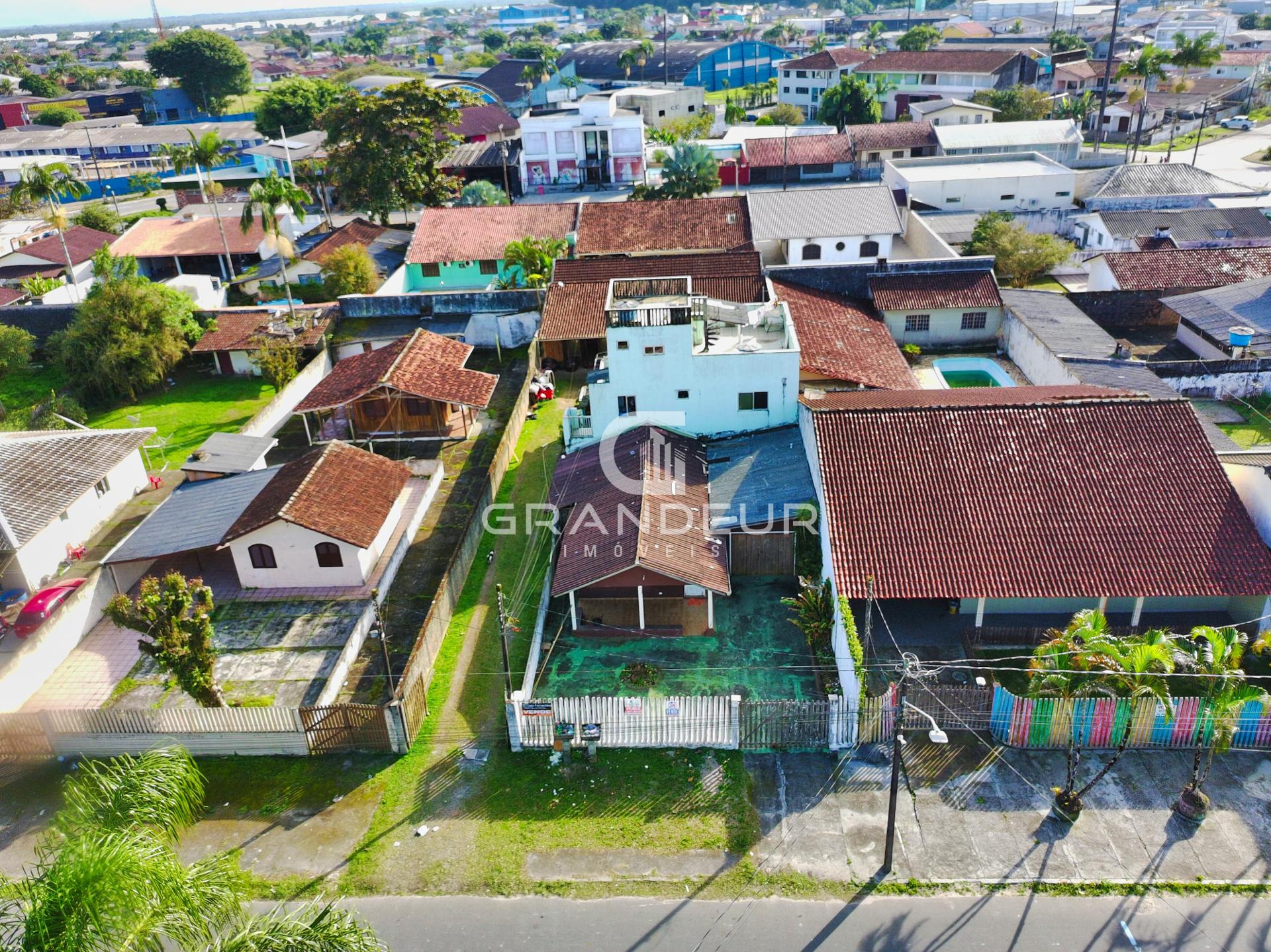 Oportunidade Única  4 Imóveis no Mesmo Terreno, Ideal para Inv...