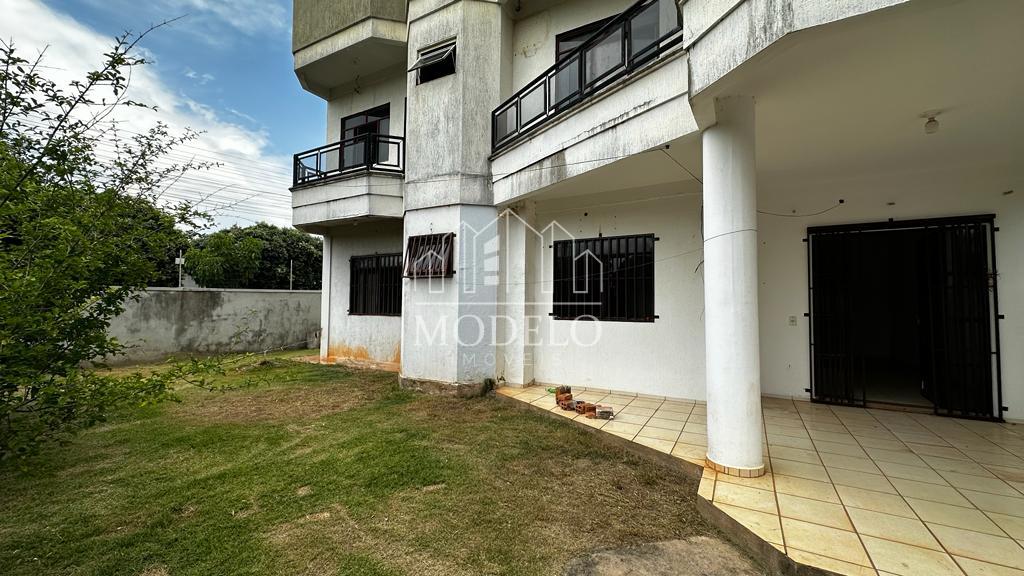 Prédio de esquina em ótimo bairro à venda com 2 apartamentos, ...