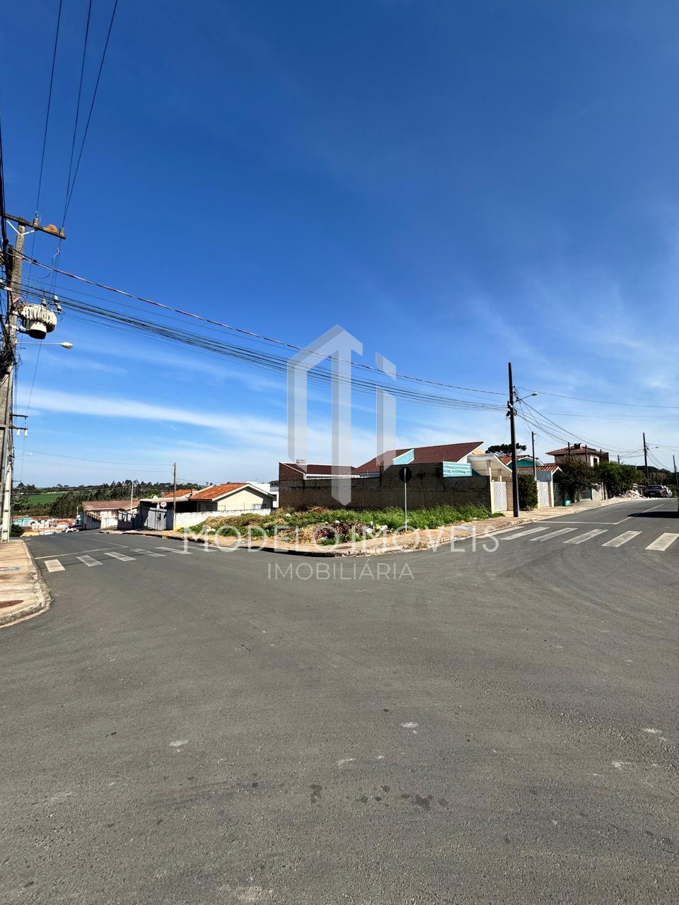 Terreno de esquina à venda, no bairro Nossa Senhora das Graças...