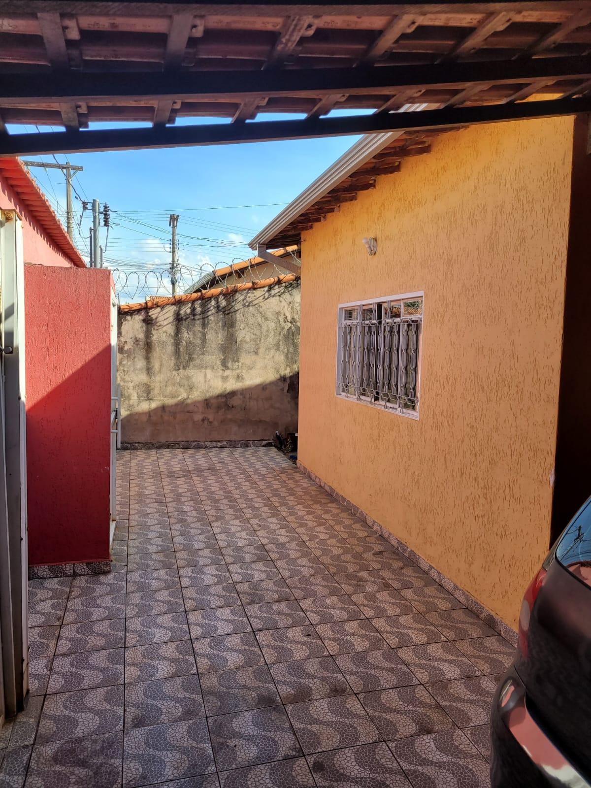 CASA À VENDA BAIRRO VERONA, SÃO SEBASTIÃO DO PARAÍSO - MG.