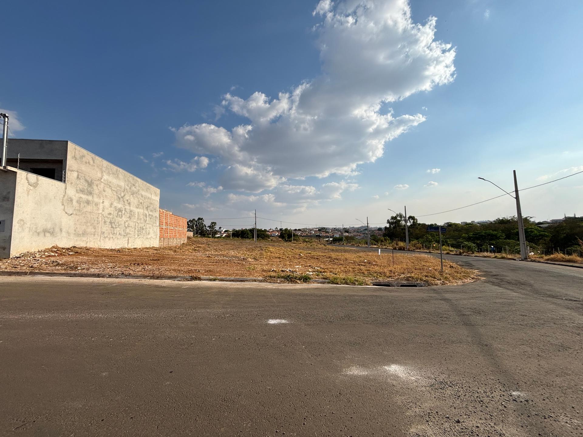 LOTE À VENDA BAIRRO JARDINS DE VERSALHES, SÃO SEBASTIÃO DO PAR...