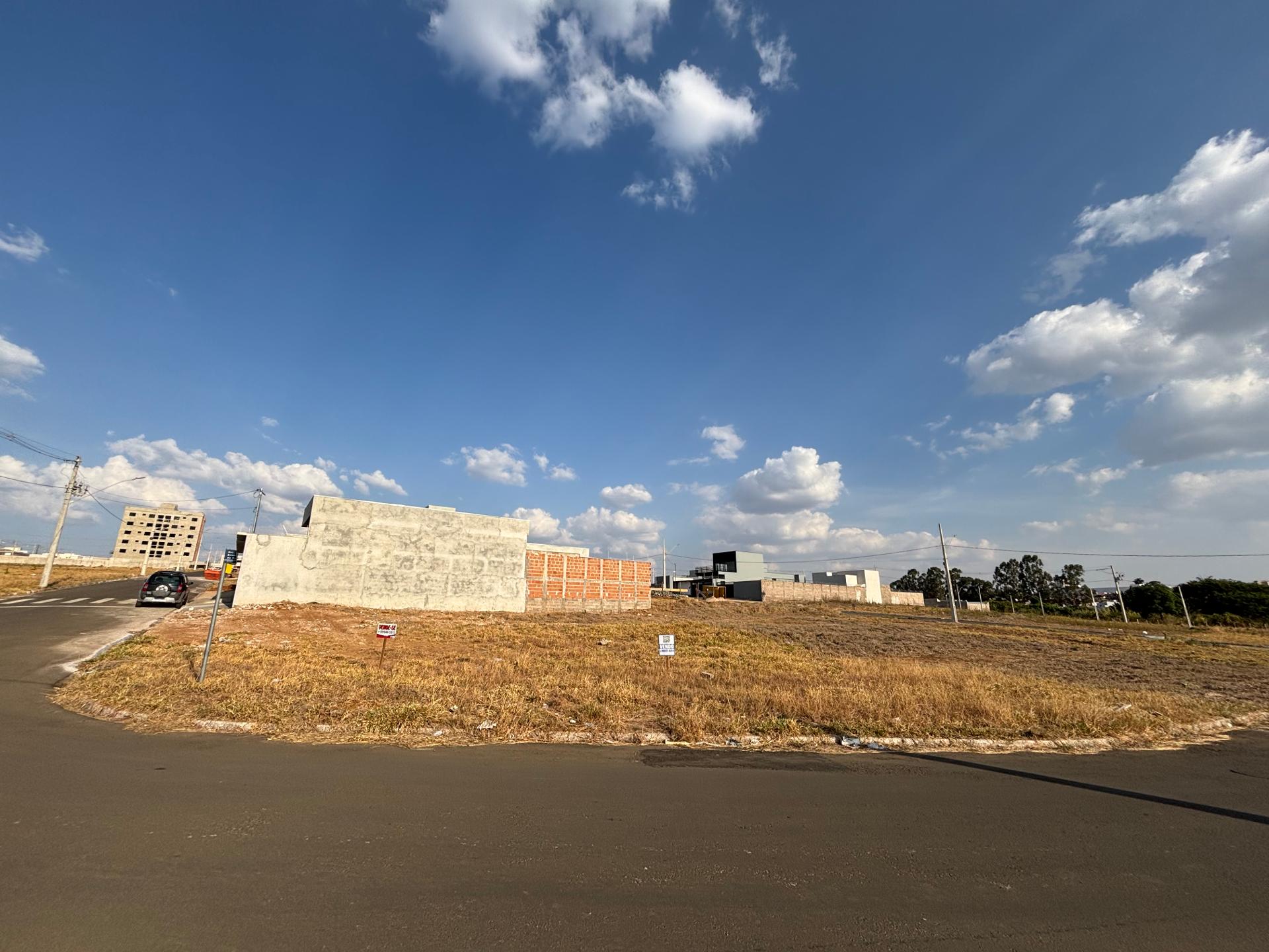 LOTE À VENDA BAIRRO JARDINS DE VERSALHES, SÃO SEBASTIÃO DO PAR...