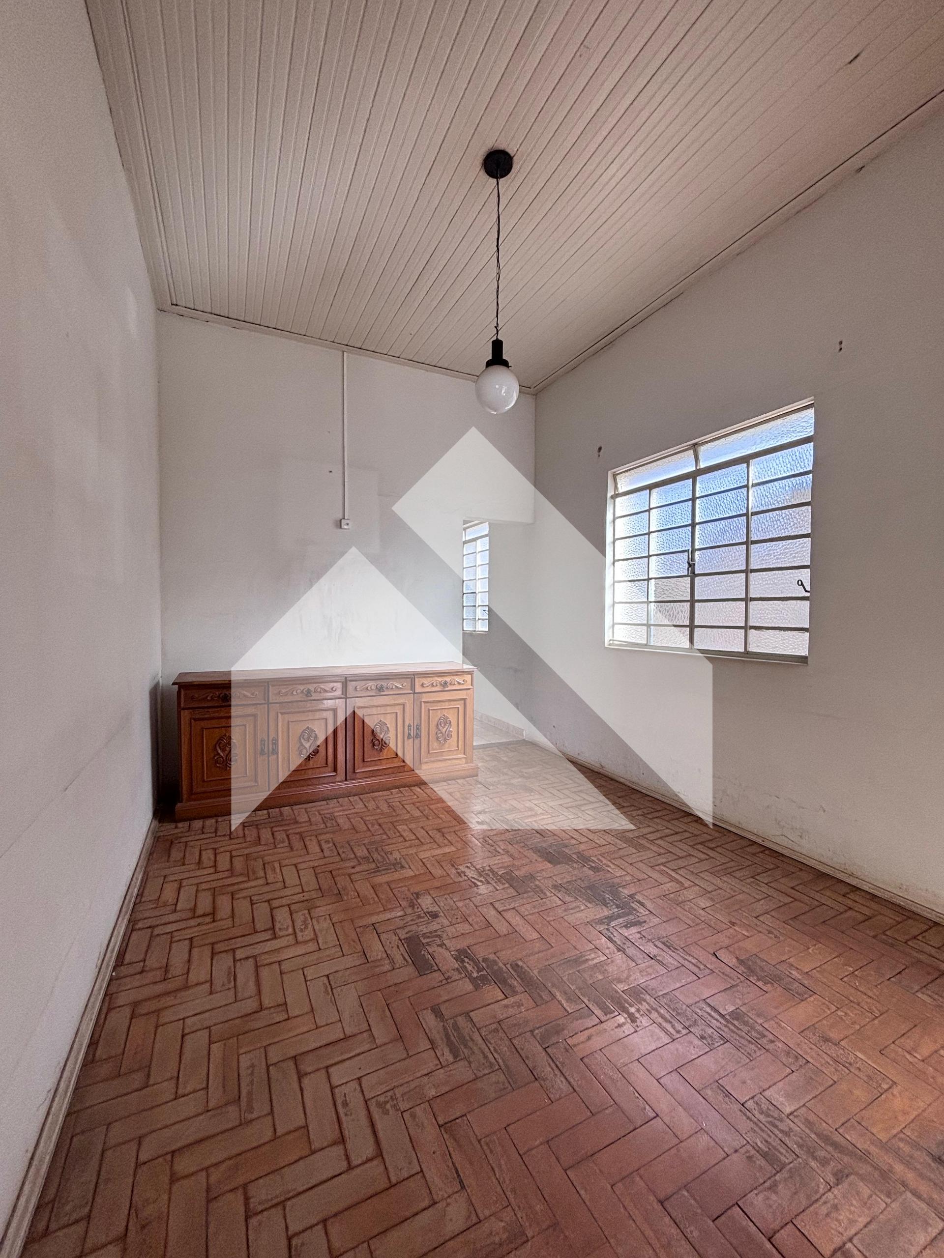 CASA À VENDA BAIRRO CENTRO, SÃO SEBASTIÃO DO PARAÍSO - MG