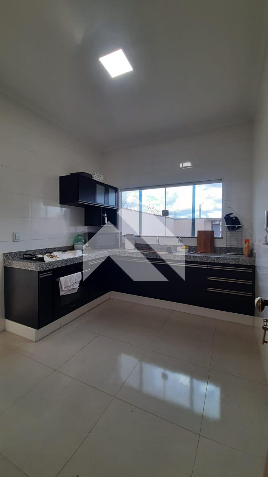 CASA À VENDA BAIRRO VILA HELENA, SÃO SEBASTIÃO DO PARAÍSO - MG