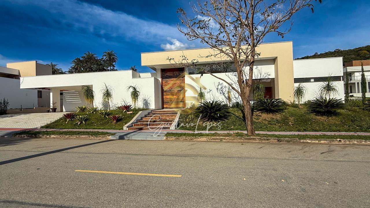 CASA LUXUOSA DE 5 QUARTOS COM 1 SUITE E 4 SEMI-SUITES NO MELHO...