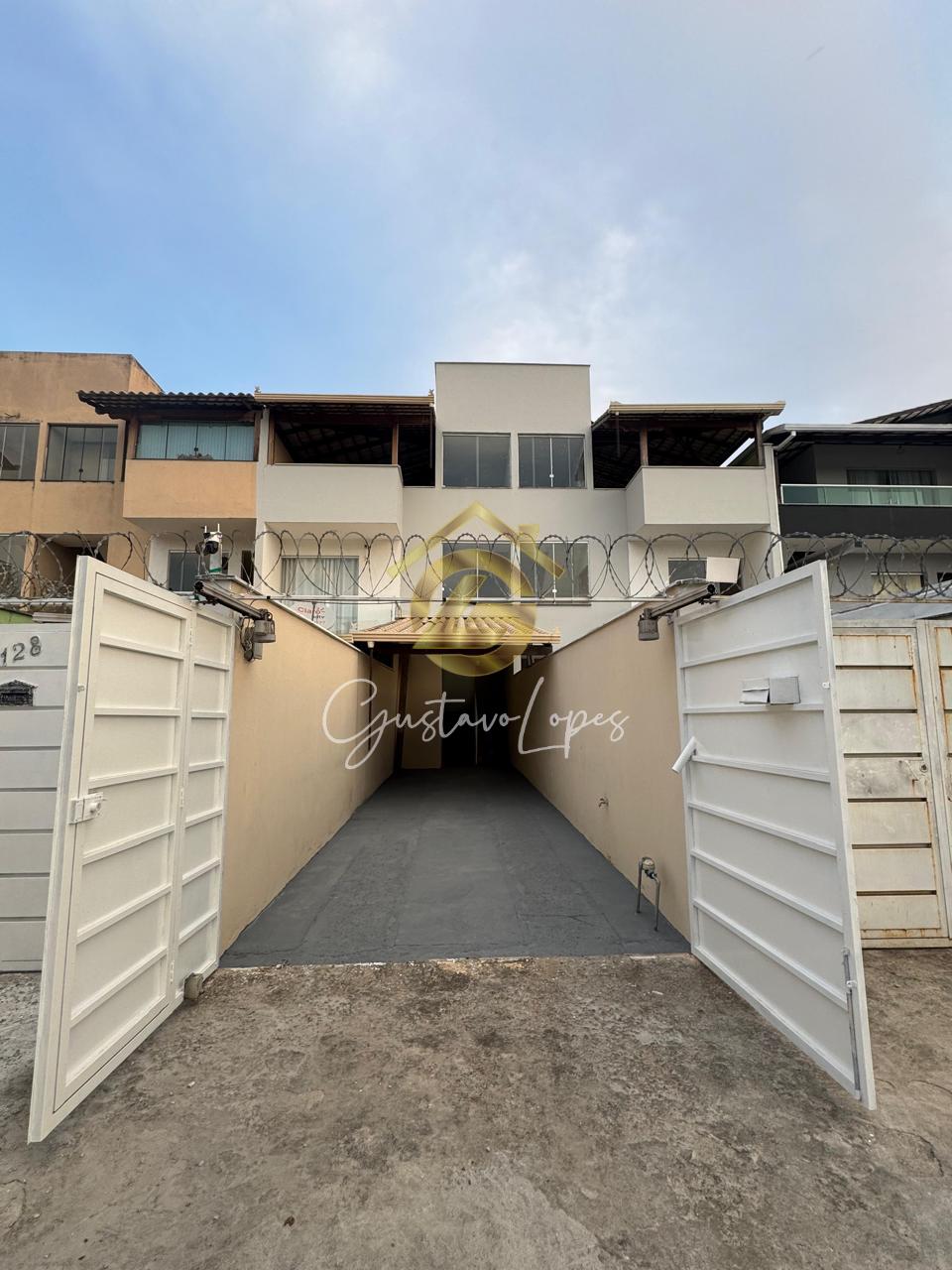 EXCELENTE CASA DE 2 QUARTOS COM TERRAÇO NO BAIRRO SENHORA DE F...