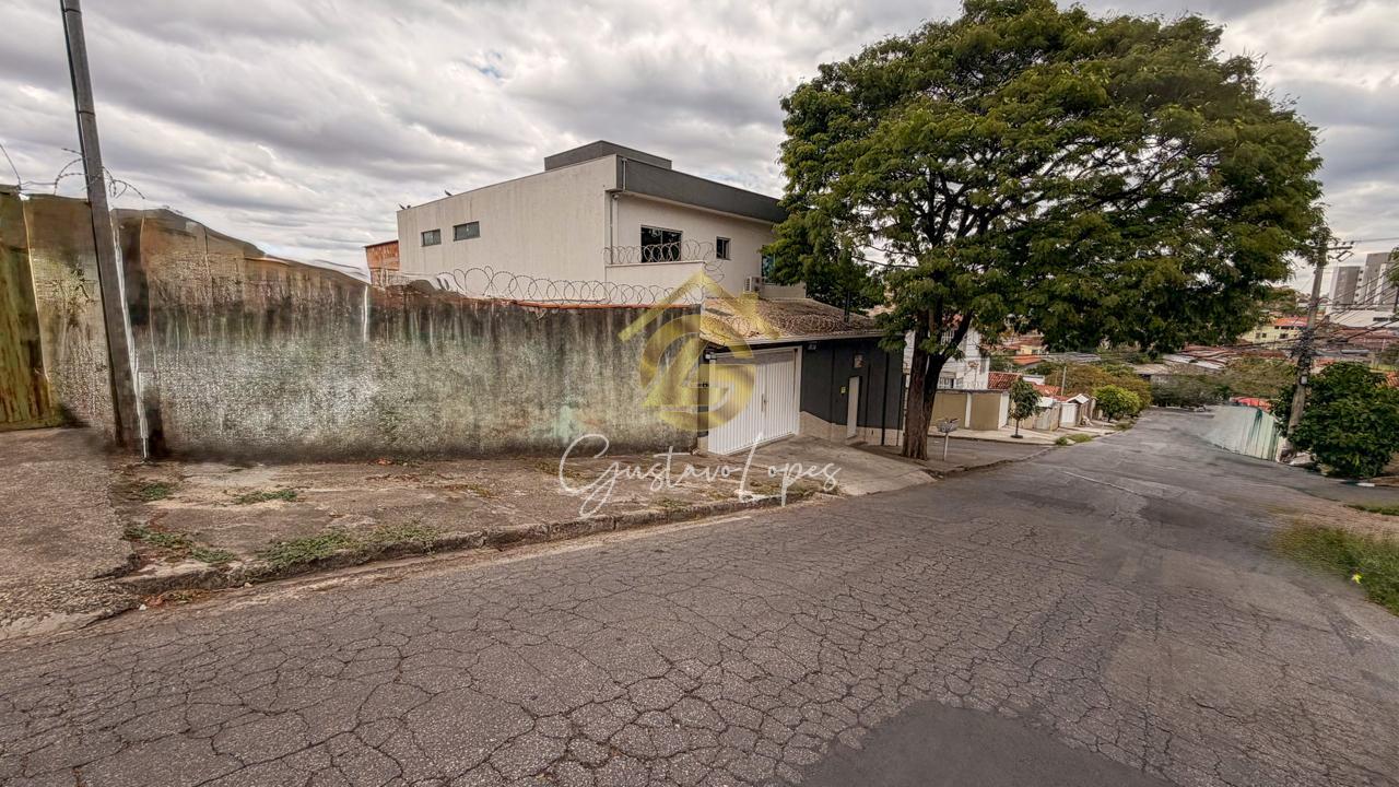 LOTE DE 360m2 COM PREÇO DE OPORTUNIDADE NO BAIRRO NITEROI EM B...