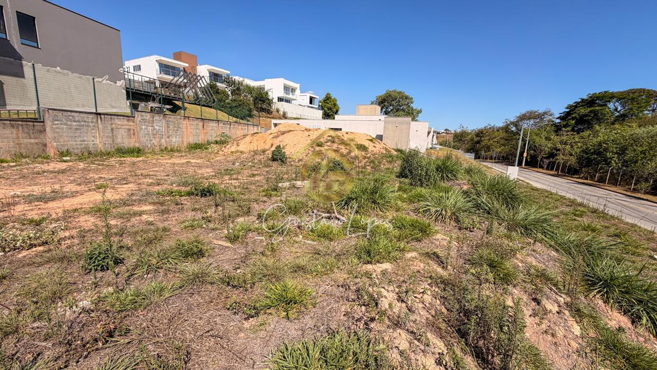 EXCELENTE LOTE DE ESQUINA COM PROJETO APROVADO NO CONDOMINIO G...