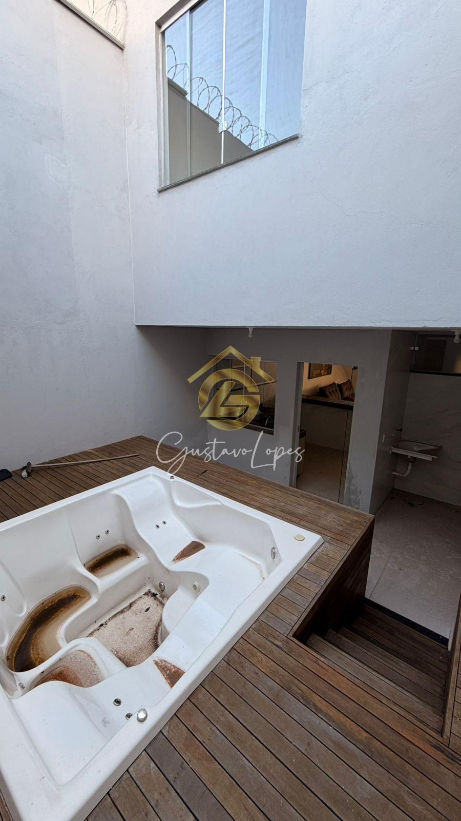 LINDA CASA MOBILIADA COM JACUZZI NO BAIRRO TIRADENTES. CONFORTO, ESTILO E LAZER EM UM S LUGAR