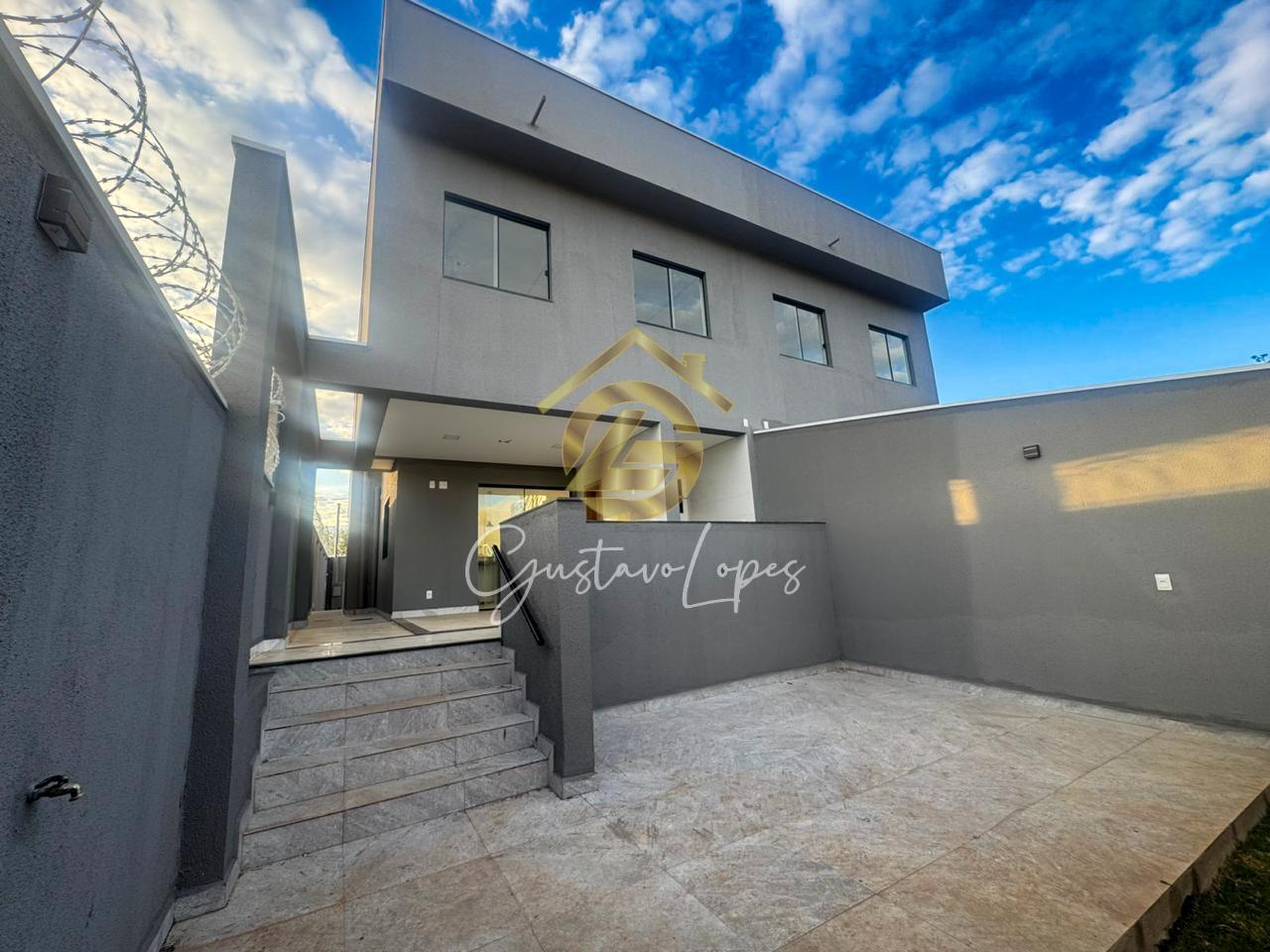 CASA DUPLEX MODERNA NO BAIRRO TIRADENTE COM 3 QUARTOS E 4 VAGA...