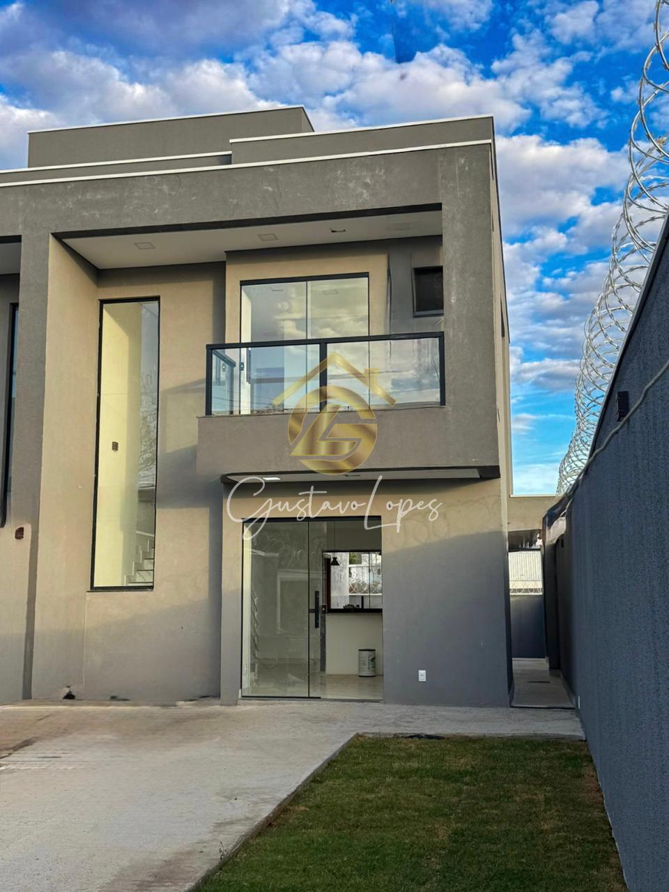 CASA DUPLEX MODERNA NO BAIRRO TIRADENTE COM 3 QUARTOS E 4 VAGA...