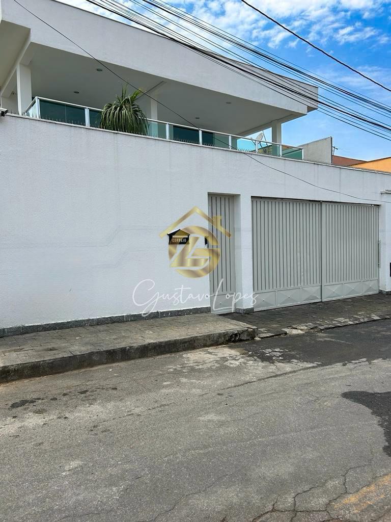 EXCELENTE CASA DE 5 QUARTOS COM AREA DE LAZER COMPLETA NO BAIR...