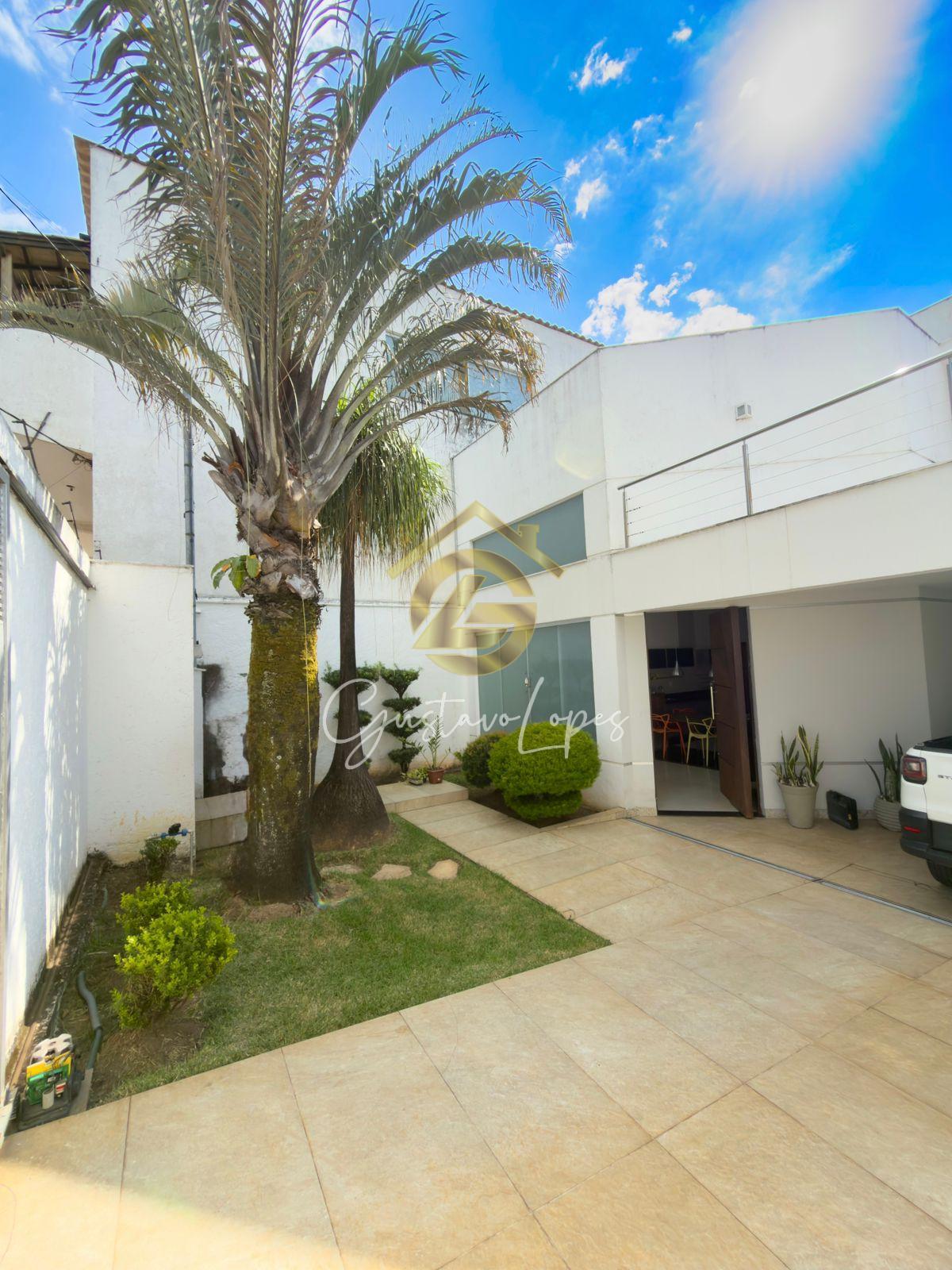 ELEGANTE RESIDÊNCIA COM 4 QUARTOS E ÁREA GOURMET NO BAIRRO CHA...