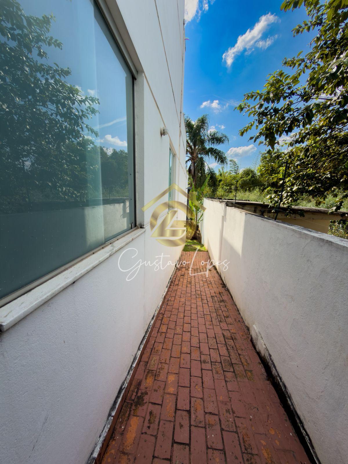 ELEGANTE RESIDÊNCIA COM 4 QUARTOS E ÁREA GOURMET NO BAIRRO CHA...