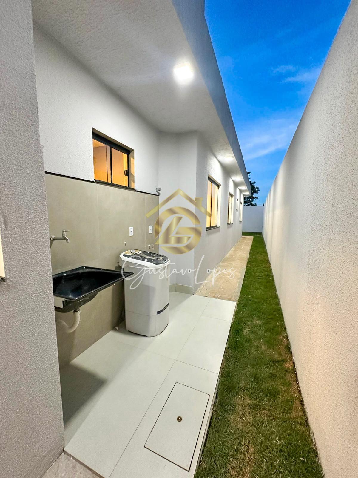 CASA TRREA MODERNA COM 3 QUARTOS, REA GOURMET E 2 VAGAS DE GARAGEM