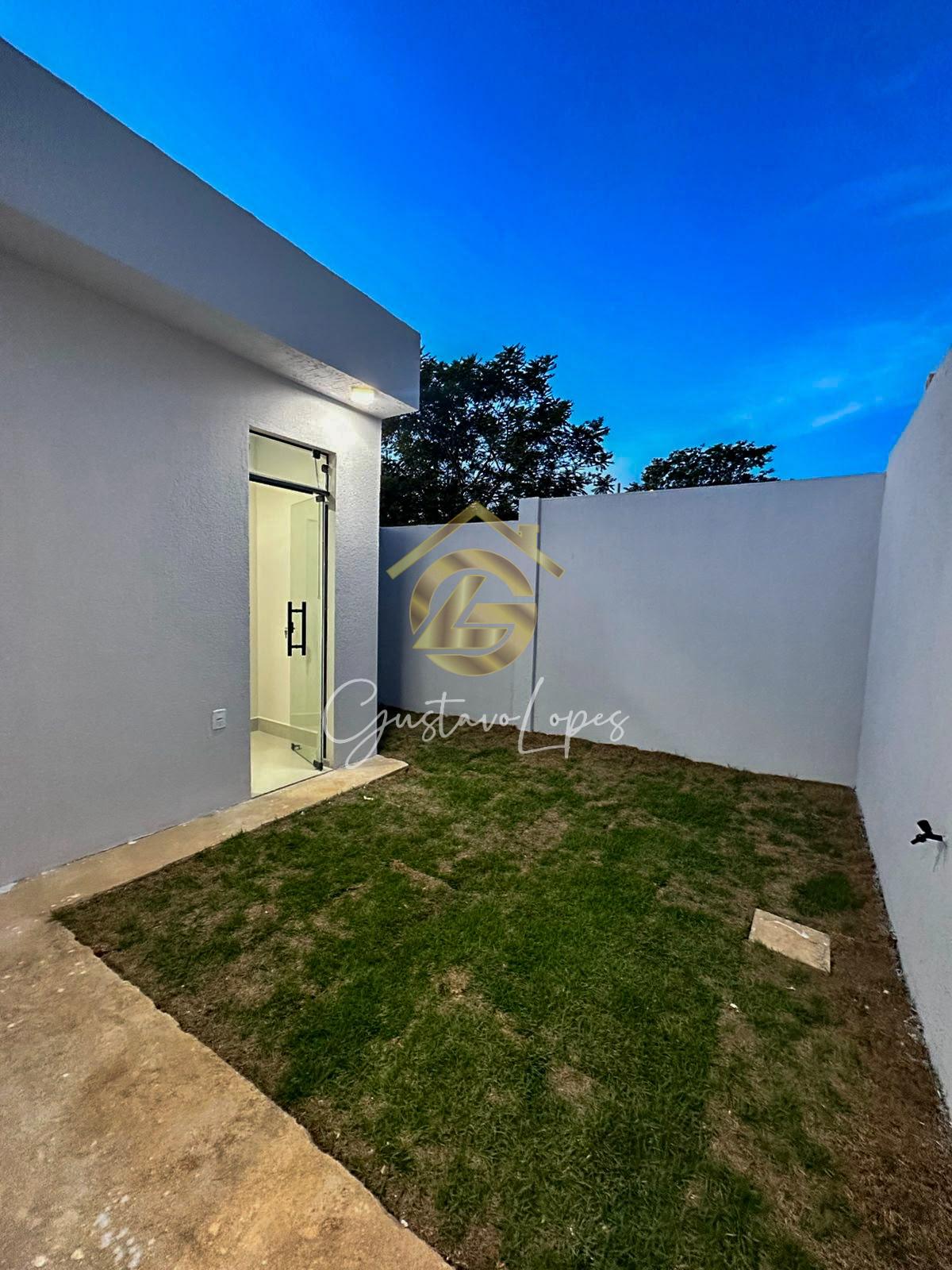 CASA TRREA MODERNA COM 3 QUARTOS, REA GOURMET E 2 VAGAS DE GARAGEM