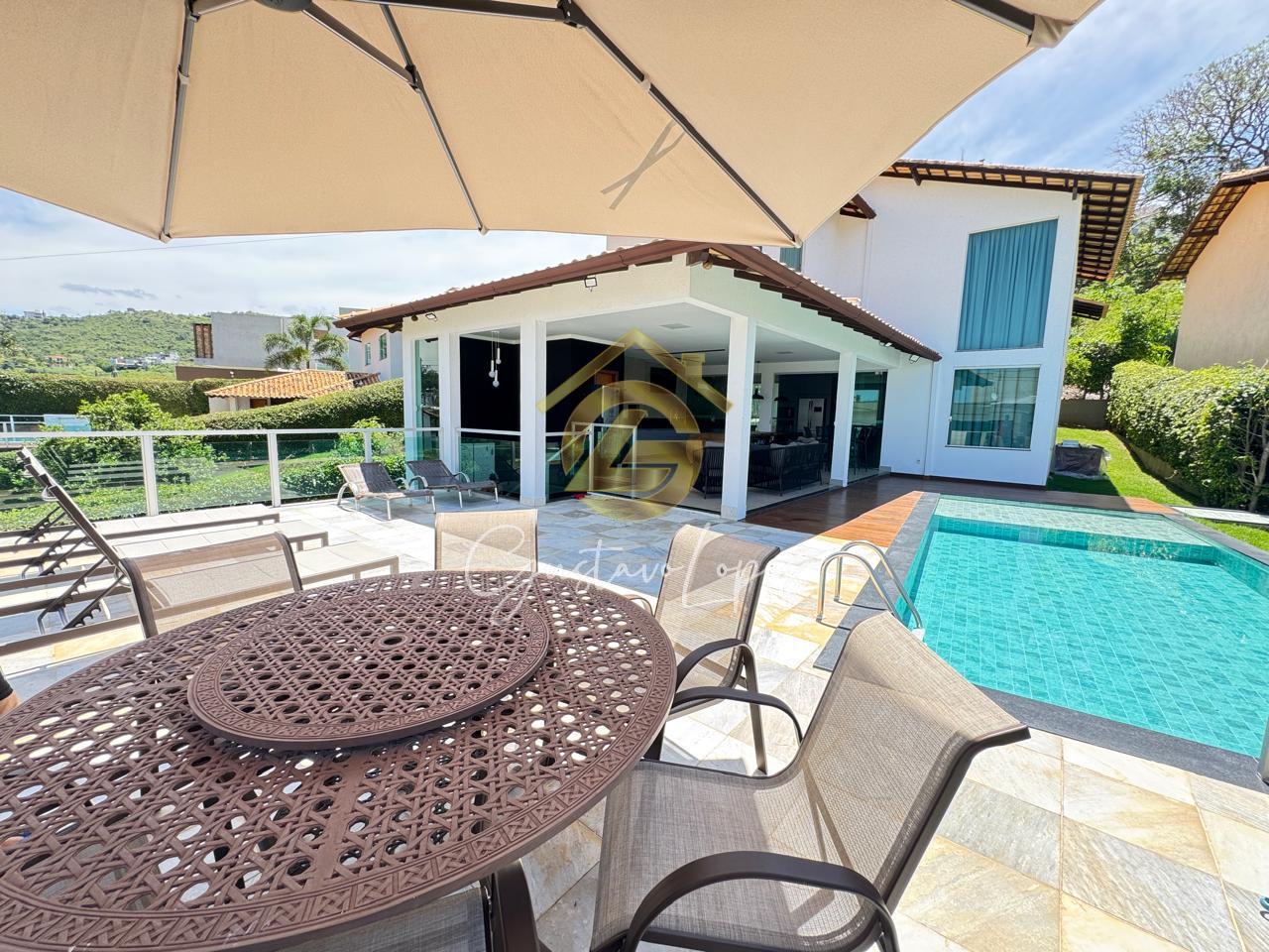 UMA OBRA-PRIMA EM ESCARPAS DOMLAGO, LUXO, CONFORTO E VISTA PERMANENTE PARA O MAR DE MINAS