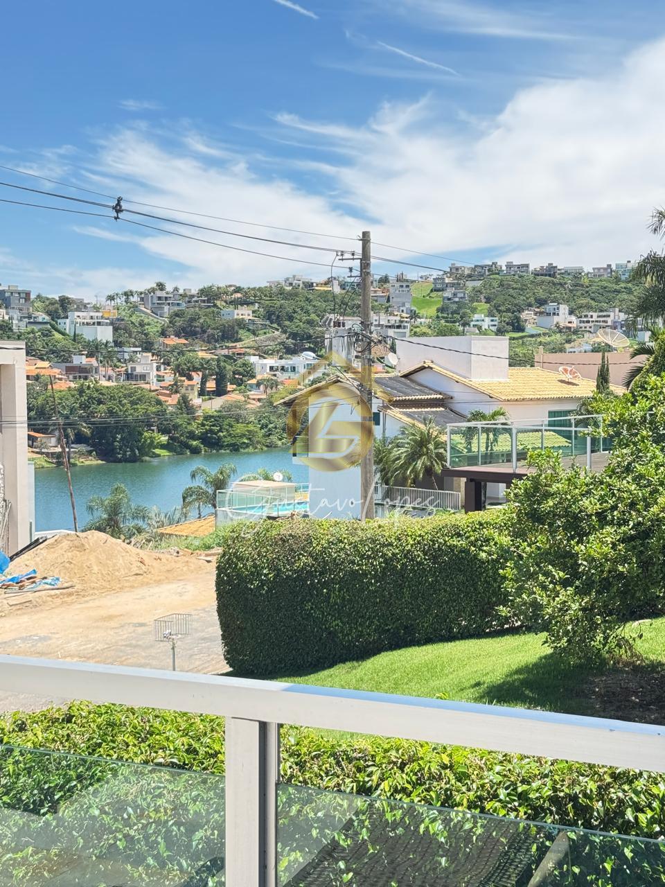 UMA OBRA-PRIMA EM ESCARPAS DOMLAGO, LUXO, CONFORTO E VISTA PERMANENTE PARA O MAR DE MINAS