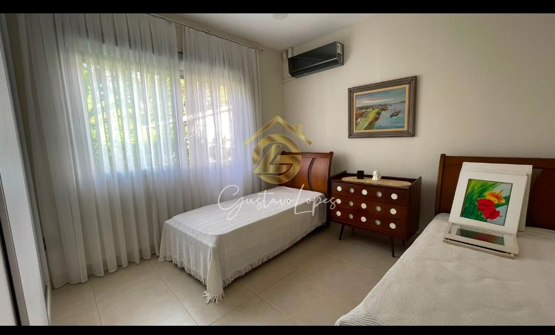 VIVA COM EXCLUSIVIDADE NO CONDOMÍNIO FAZENDA SOLAR, CASA COM 3...