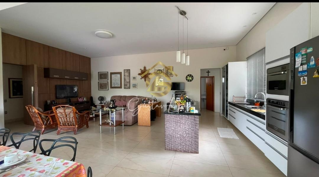 VIVA COM EXCLUSIVIDADE NO CONDOMNIO FAZENDA SOLAR, CASA COM 3 SUTES E LAZER COMPLETO
