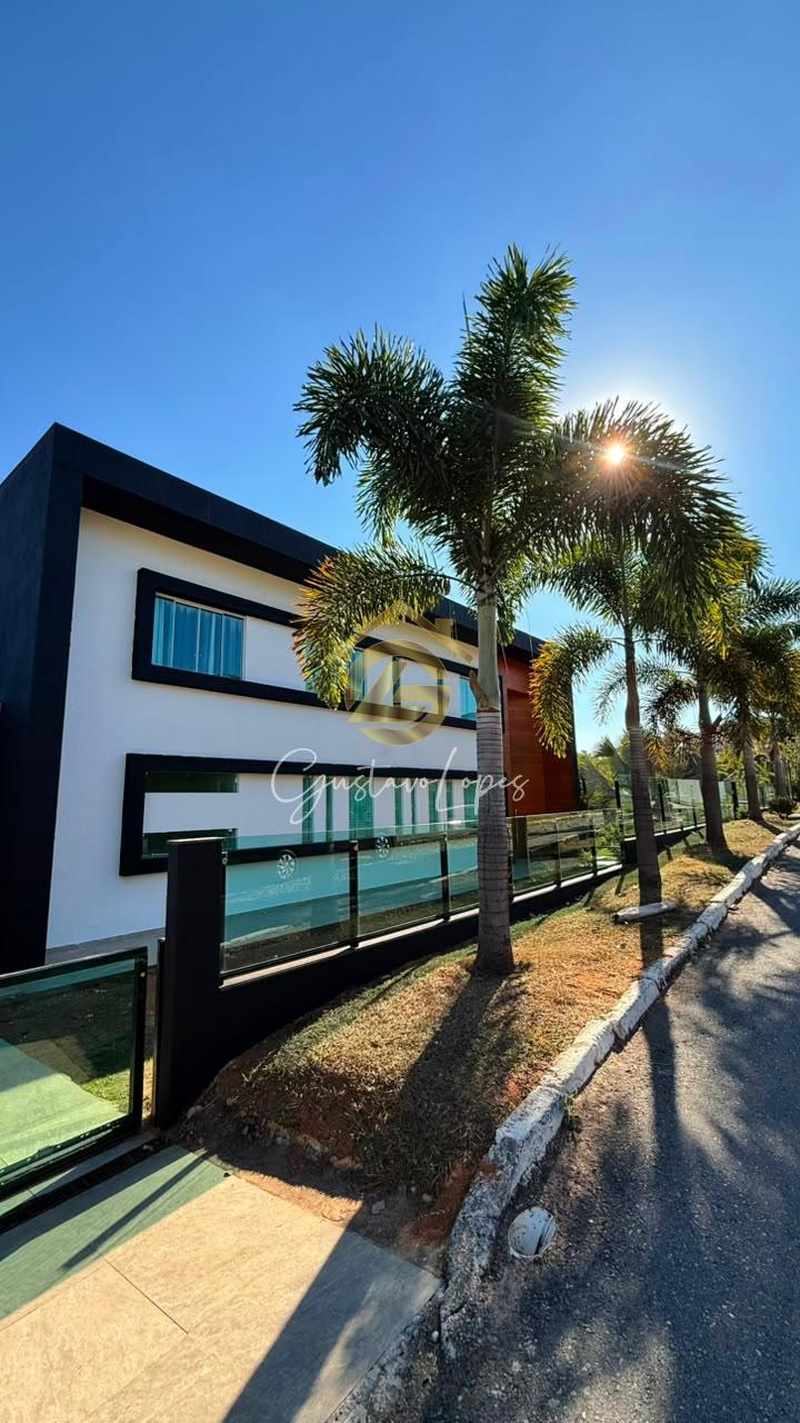 CASA DE ALTO PADRÃO COM 3 SUÍTES, PISCINA E VISTA PERMANENTE N...