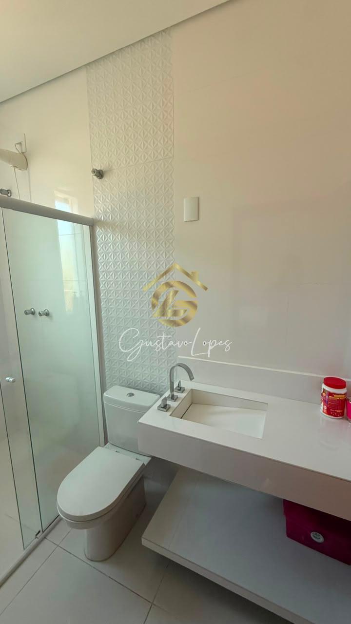 CASA DE ALTO PADRO COM 3 SUTES, PISCINA E VISTA PERMANENTE NO CONDOMNIO QUINTAS DA JANGADA