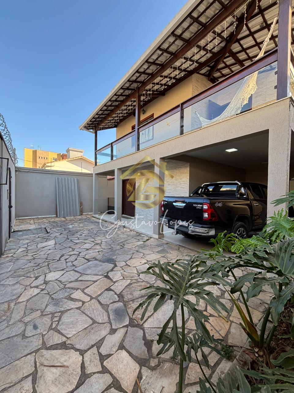 CASA DE ALTO PADRÃO COM 3 SUÍTES, PISCINA, SAUNA E ENERGIA FOT...