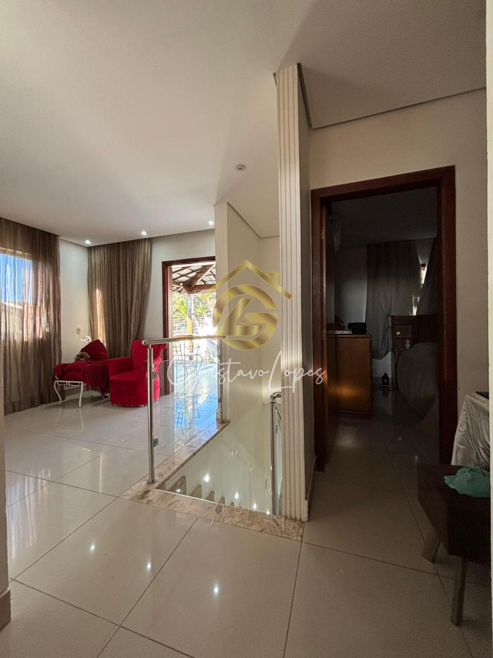 CASA DE ALTO PADRÃO COM 3 SUÍTES, PISCINA, SAUNA E ENERGIA FOT...