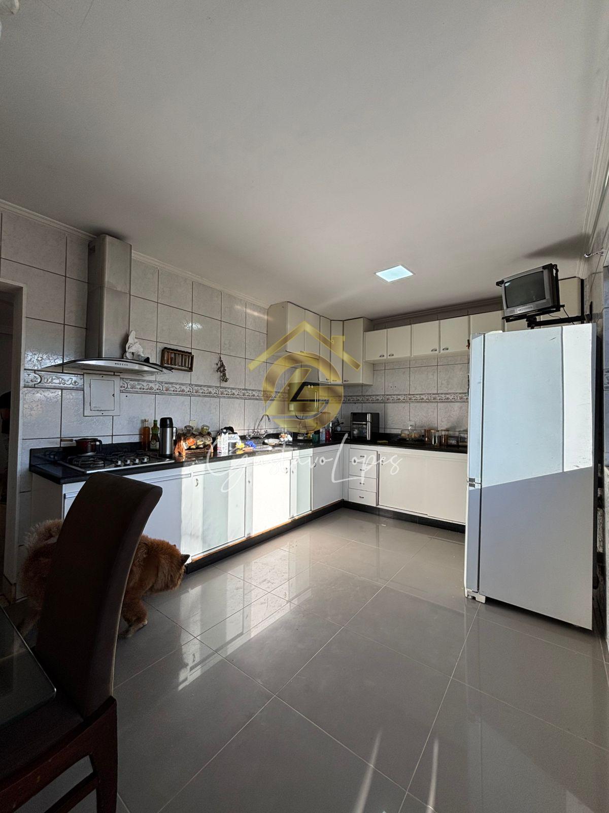 CASA DE ALTO PADRO COM 3 SUTES, PISCINA, SAUNA E ENERGIA FOTOVOLTAICA NO BAIRRO ESPRITO SANTO