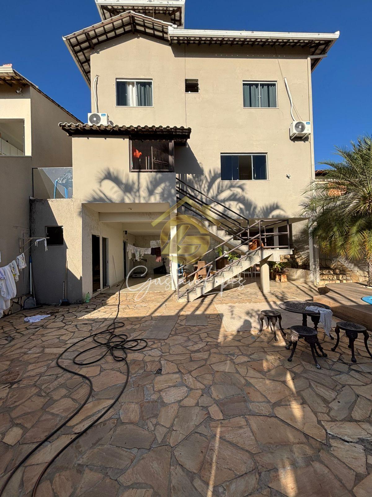 CASA DE ALTO PADRO COM 3 SUTES, PISCINA, SAUNA E ENERGIA FOTOVOLTAICA NO BAIRRO ESPRITO SANTO