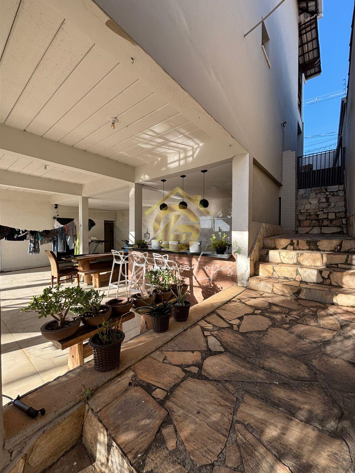 CASA DE ALTO PADRO COM 3 SUTES, PISCINA, SAUNA E ENERGIA FOTOVOLTAICA NO BAIRRO ESPRITO SANTO
