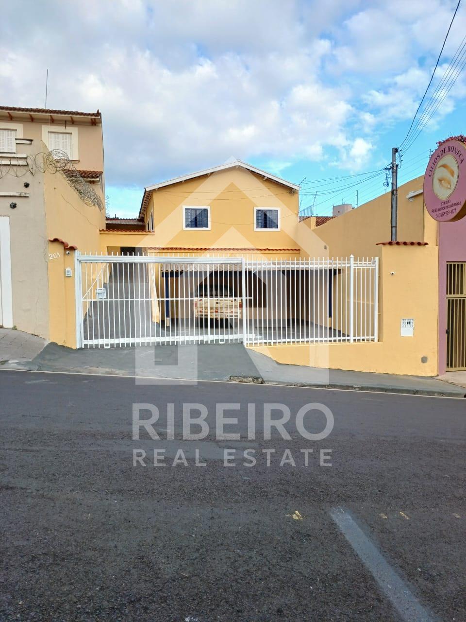 Casa ? venda no centro, 3 quartos bem espa?osos, 2 salas e gar...