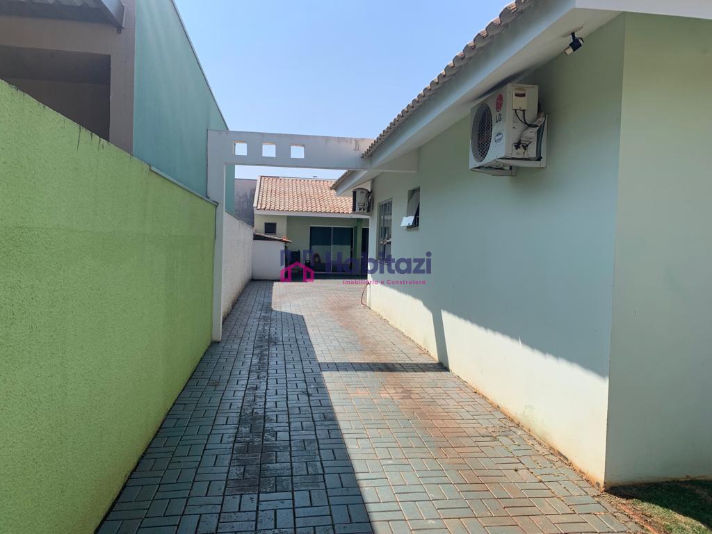 Passagem lateral acesso as garagens