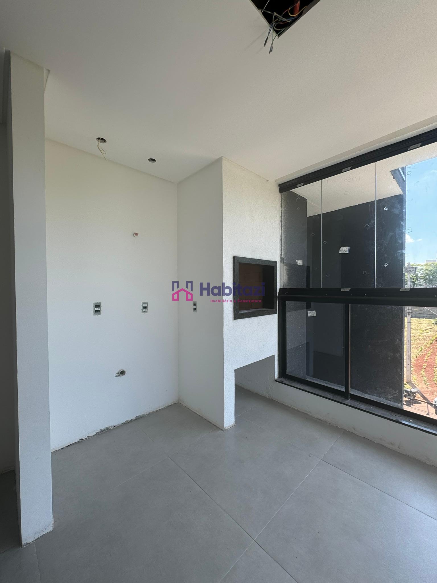 Apartamento - Sacada com churrasqueira e espao para pia