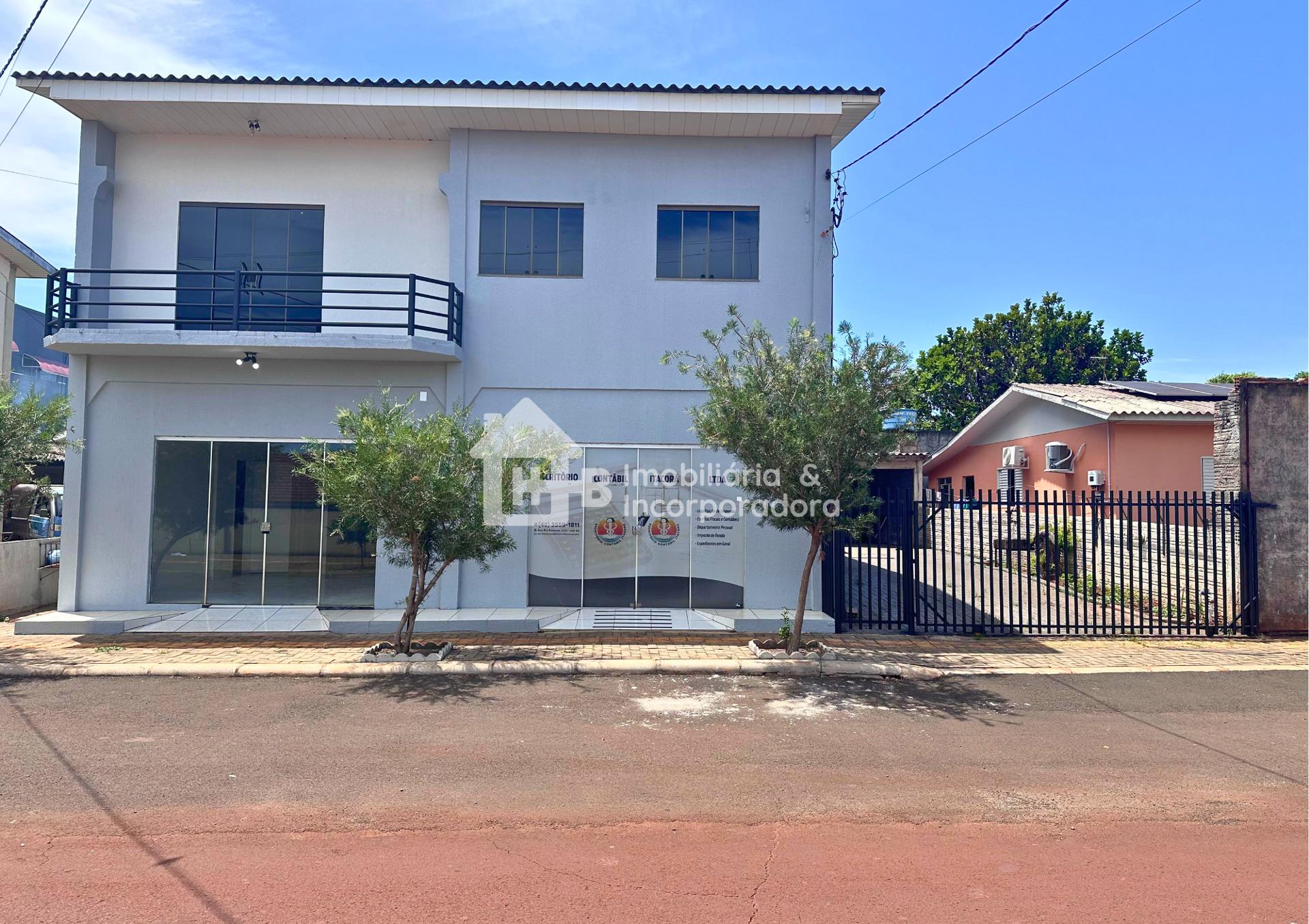 SOBRADO A VENDA NO CENTRO DE ITAIPULÂNDIA, A UMA QUADRA DA AV....