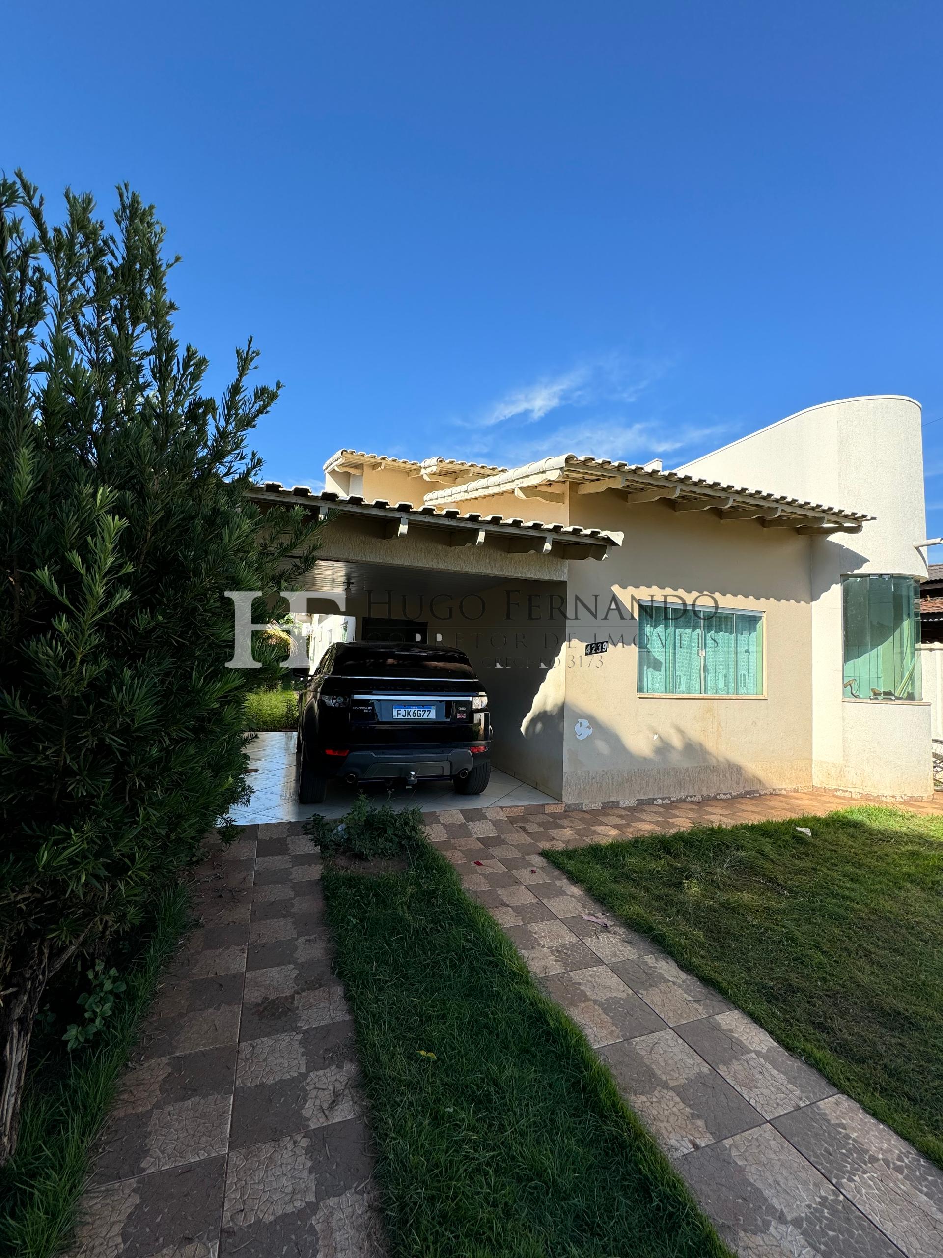 Casa em Alvenaria à Venda no Centro de Rolim de Moura - RO