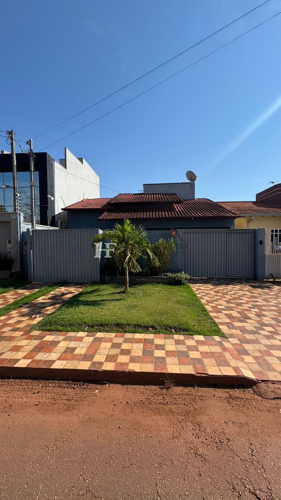 CASA Á VENDA 185M2 EM ROLIM DE MOURA - RO