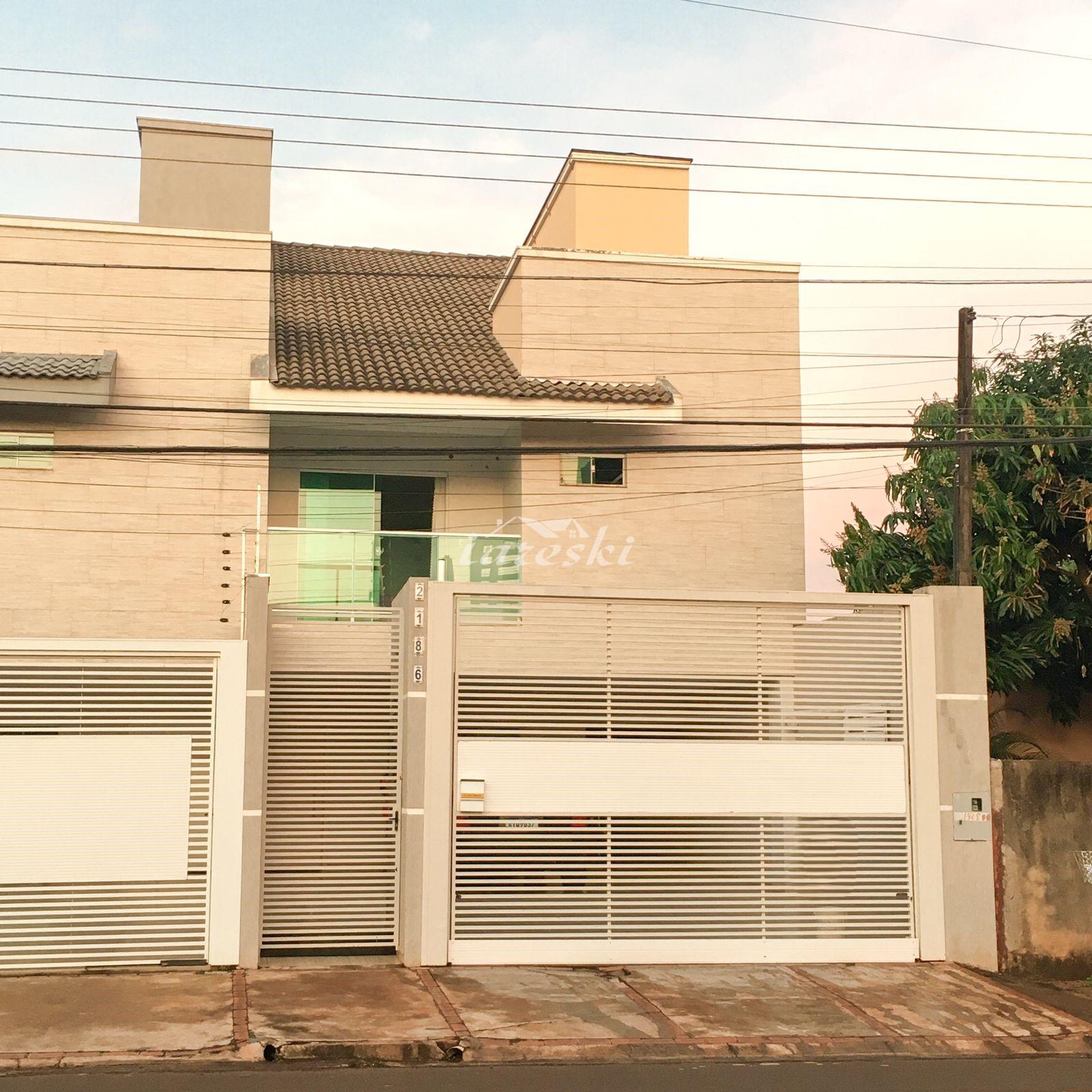 Sobrado 4 Quartos sendo 1 suíte a venda no Centro de Toledo - PR