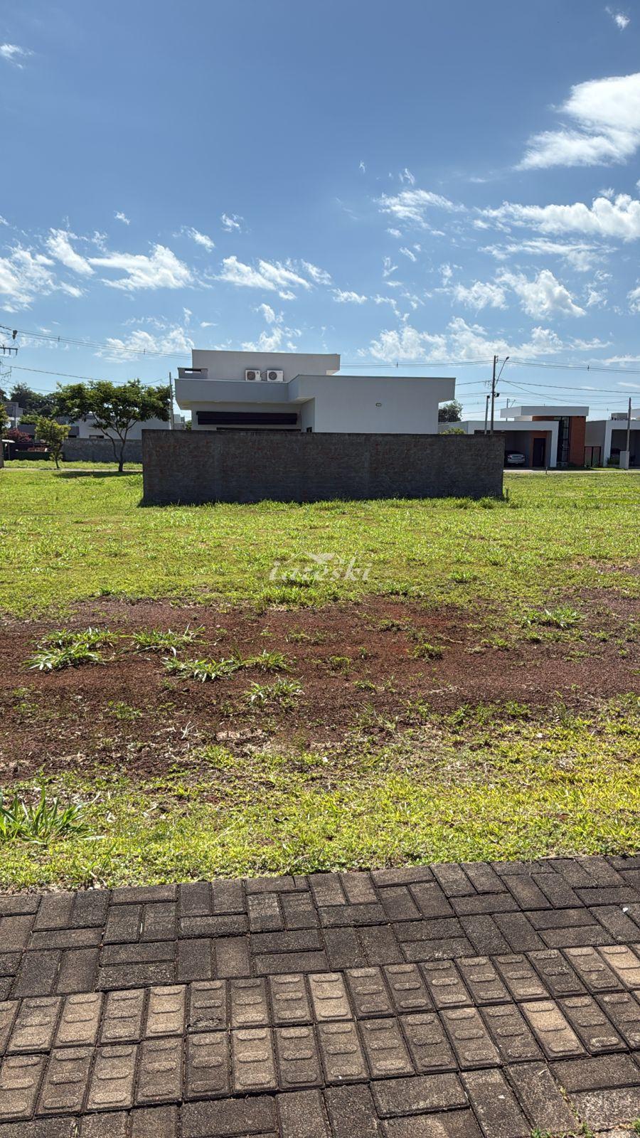 Terreno de 300m2 a venda no Condomínio Iguaçu, Vila Carimã em ...