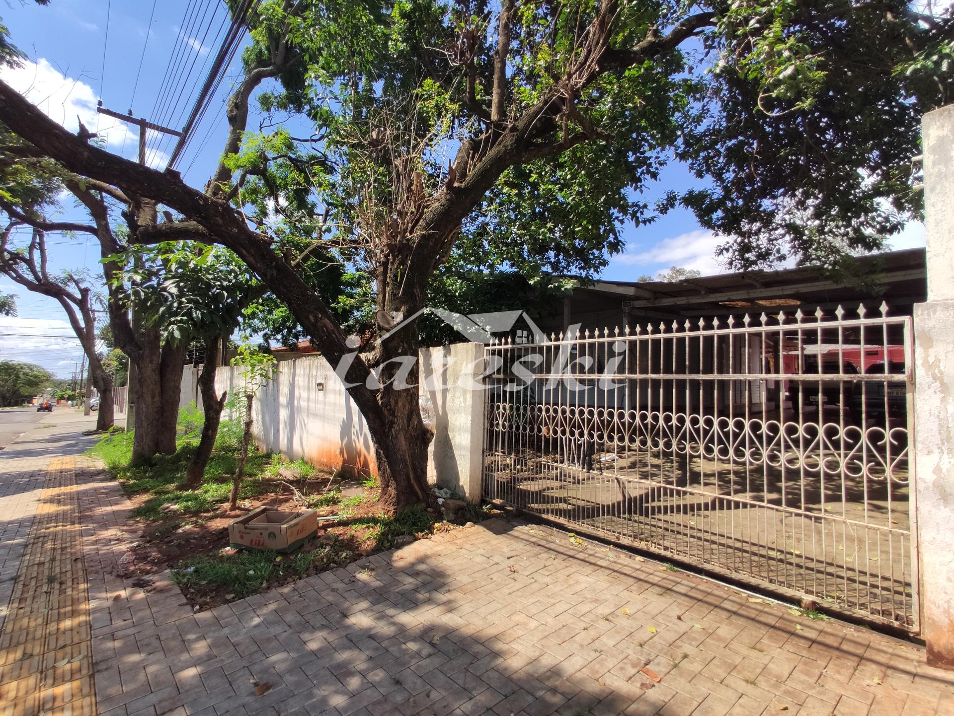 Casa de madeira, 3 quartos sendo 1 suíte, Jardim Laranjeiras em Foz do Iguaçu - PR