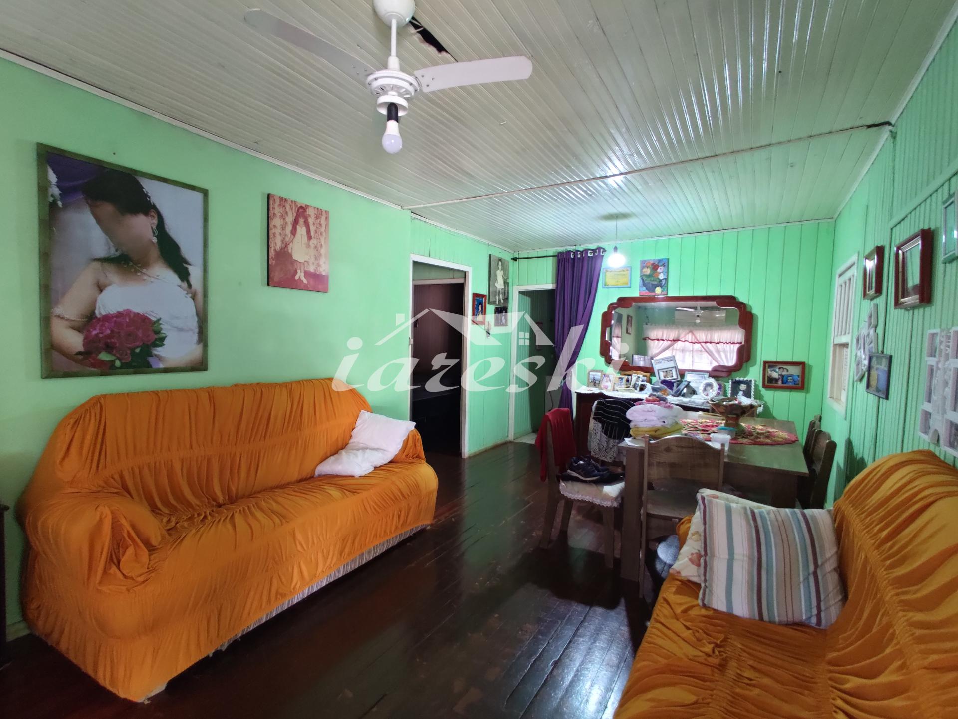 Casa de madeira, 3 quartos sendo 1 suíte, Jardim Laranjeiras em Foz do Iguaçu - PR