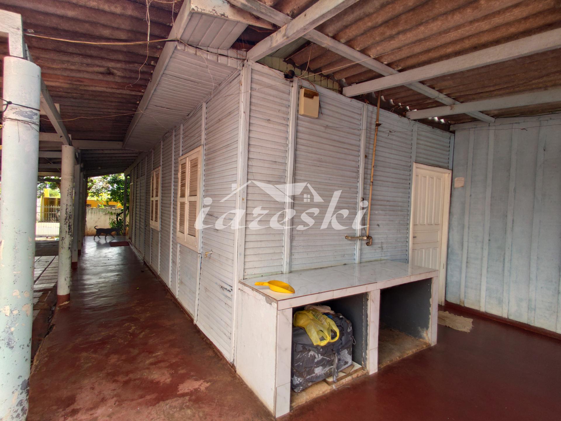 Casa de madeira, 3 quartos sendo 1 suíte, Jardim Laranjeiras em Foz do Iguaçu - PR